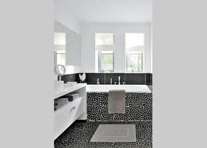 Niel - Acces Direct Et Piscine Chauffee * Ιέρ