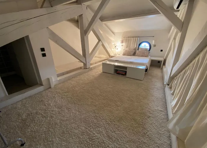 Niel - Acces Direct Et Piscine Chauffee * Ιέρ